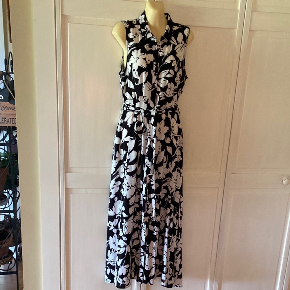 Ellen Tracy Elegant Black and White Floral Maxi Dress  Size S NWOT